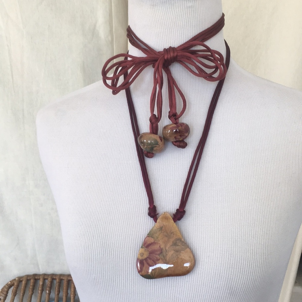 Ceramic beads lalieta triangle flower 🌺 necklace - Picture 1 of 6
